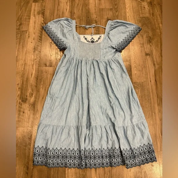 Old Navy Fit & Flare Flutter Sleeve Tie Back Chambray Dress Embroidered Floral - Picture 3 of 6